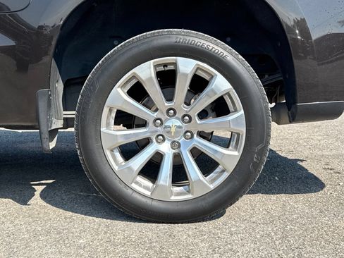 Used 2019 Chevrolet Silverado 1500 High Country w/ Technology Package AWD/4WD image 10