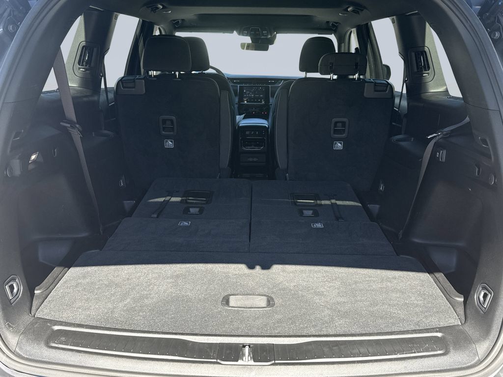 Used 2025 Jeep Grand Cherokee L Laredo RWD image 33