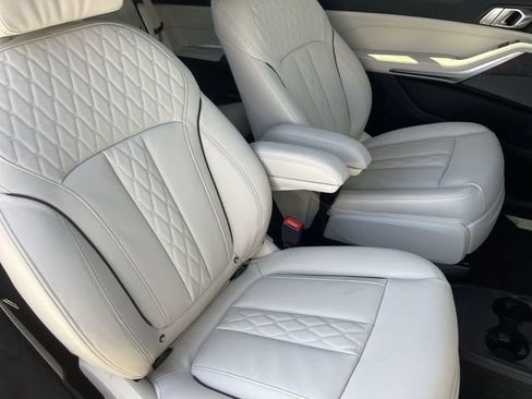 New 2026 BMW X7 M60i image 13