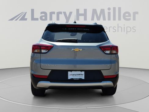 Used 2025 Chevrolet TrailBlazer LT w/ Convenience Package FWD image 4