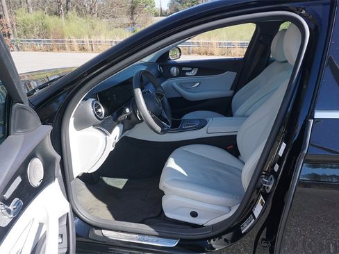 Used 2022 Mercedes-Benz E 350 Sedan image 2