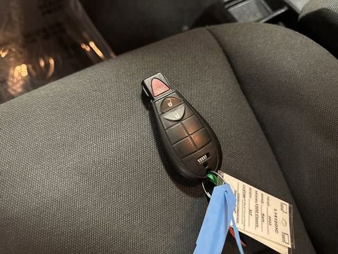 Used 2022 RAM 1500 Classic SLT image 25