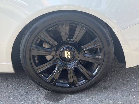 Used 2018 Rolls-Royce Dawn RWD image 15