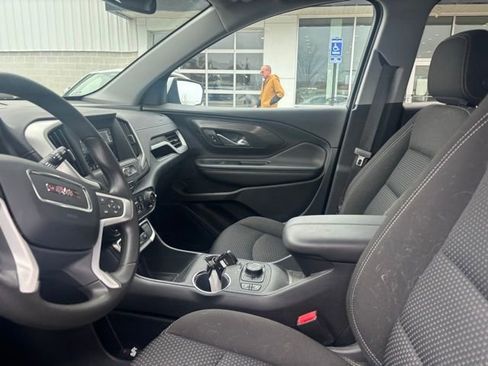 Used 2023 GMC Terrain SLE w/ Driver Convenience Package image 11