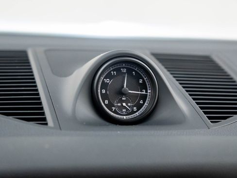 Certified 2025 Porsche Macan image 28