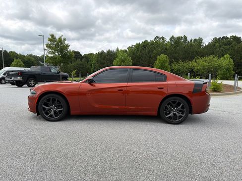 Used 2020 Dodge Charger SXT w/ Blacktop Package RWD image 4