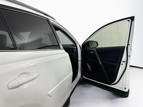 Used 2017 Toyota RAV4 XLE FWD image 33