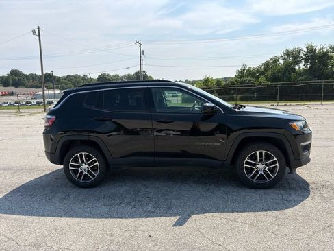 Used 2019 Jeep Compass Latitude w/ Popular Equipment Group AWD/4WD image 4