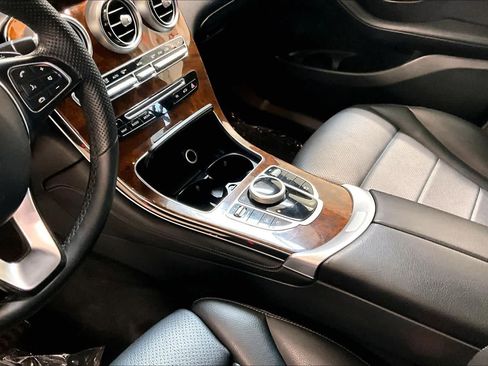 Used 2019 Mercedes-Benz GLC 300 4MATIC image 16