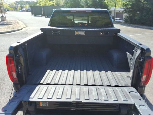 Certified 2022 GMC Sierra 1500 SLT w/ SLT Premium Plus Package image 18