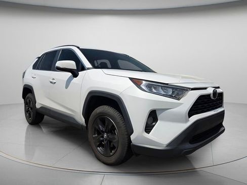 Used 2021 Toyota RAV4 XLE FWD image 4