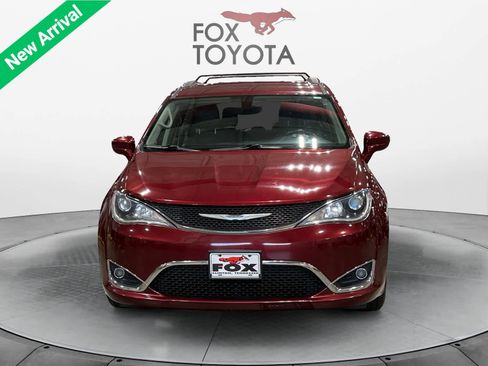 Used 2018 Chrysler Pacifica Touring-L FWD image 9
