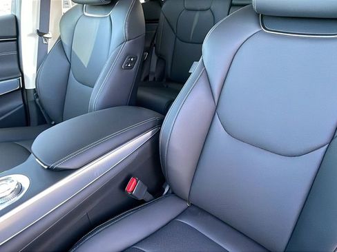 New 2025 Genesis GV70 2.5T w/ Select Package image 16