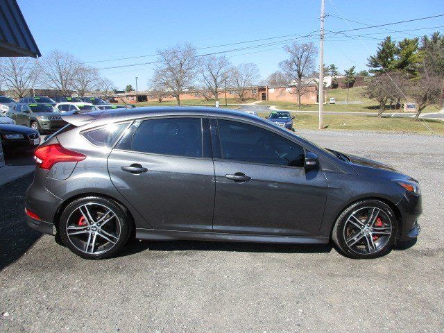Used 2017 Ford Focus ST FWD image 9