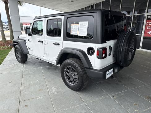 Used 2025 Jeep Wrangler Sport S image 13