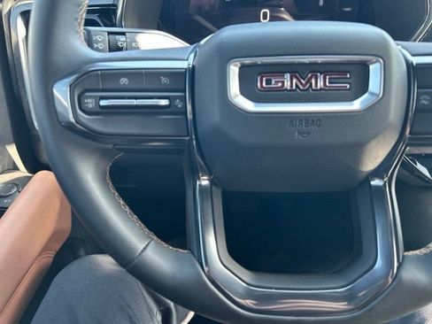 Used 2025 GMC Canyon AT4 w/ Nightfall Edition AWD/4WD image 16