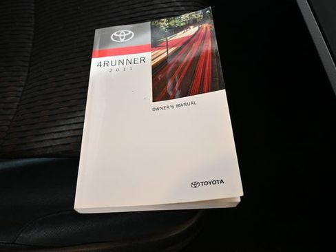 Used 2011 Toyota 4Runner SR5 w/ Convenience Pkg image 18