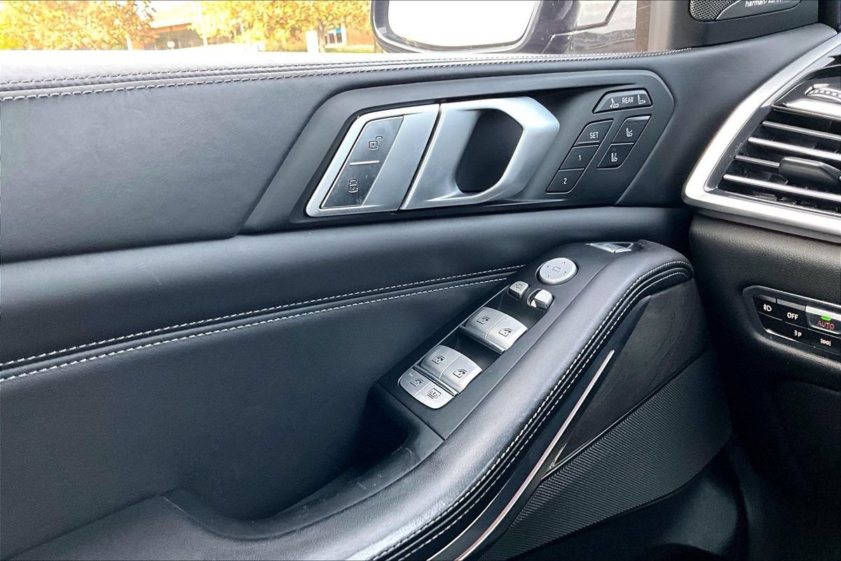 Used 2019 BMW X7 xDrive50i w/ M Sport Package AWD/4WD image 31