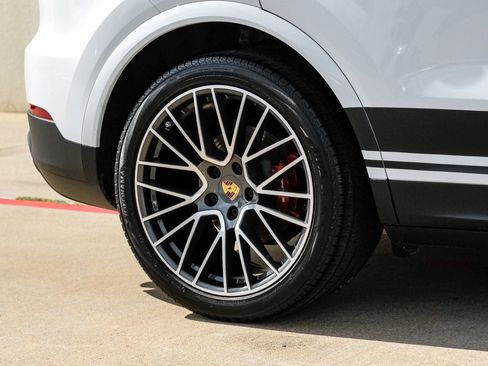 Used 2020 Porsche Cayenne AWD/4WD image 54