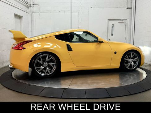 Used 2017 Nissan 370Z Coupe RWD image 8
