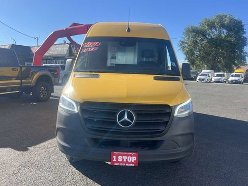 Used 2021 Mercedes-Benz Sprinter 2500 image 2