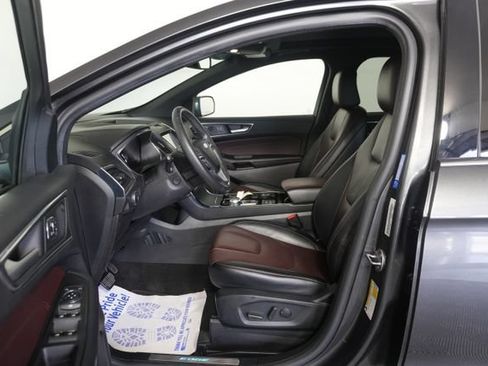 Used 2020 Ford Edge Titanium w/ Equipment Group 301A AWD/4WD image 23
