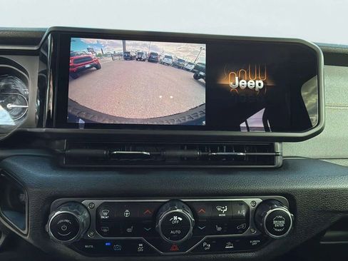 Used 2024 Jeep Wrangler Unlimited AWD/4WD image 12