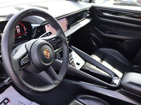 Used 2025 Porsche Macan 4 Electric w/ Premium Package AWD/4WD image 9