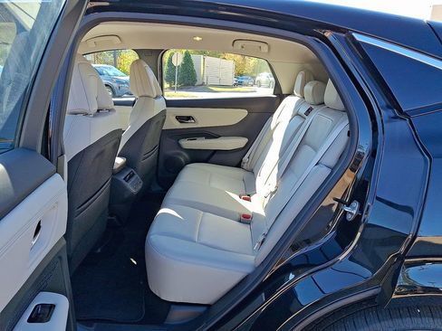 Used 2023 Nissan Ariya ENGAGE image 11