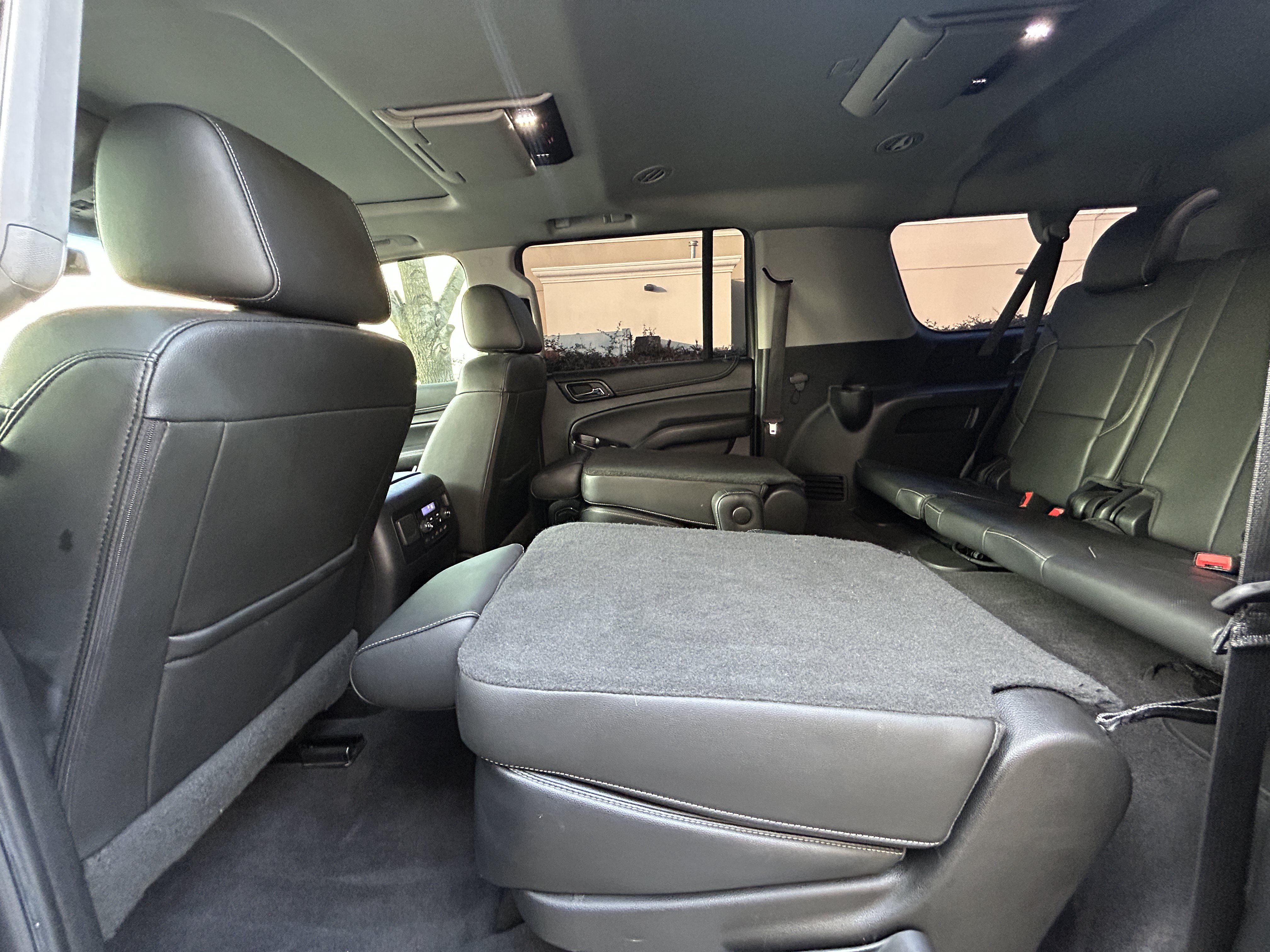 Used 2019 Chevrolet Suburban Premier AWD/4WD image 33