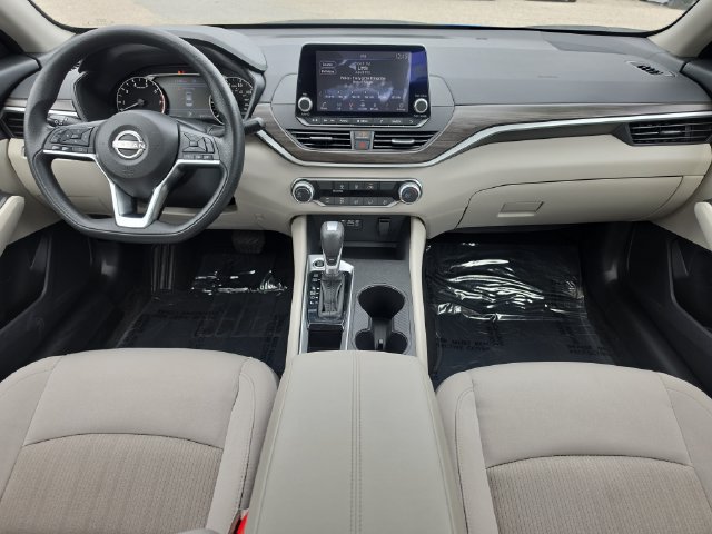 Used 2025 Nissan Altima 2.5 SV FWD image 9