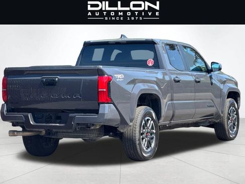 Used 2025 Toyota Tacoma TRD Sport AWD/4WD image 4