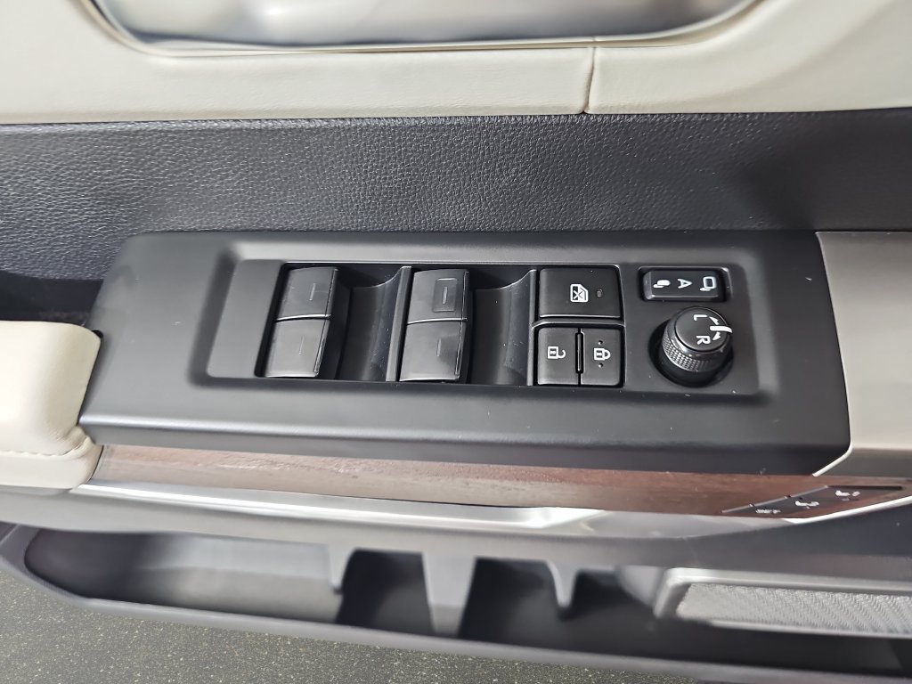 Used 2023 Toyota Sequoia Capstone AWD/4WD image 30
