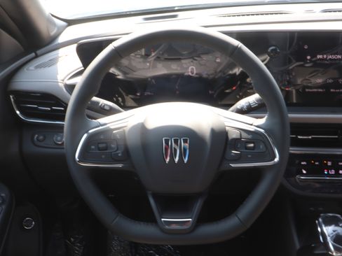 New 2025 Buick Envista Avenir image 9