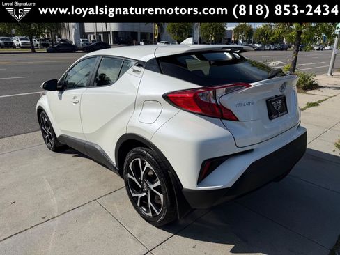 Used 2018 Toyota C-HR XLE image 5