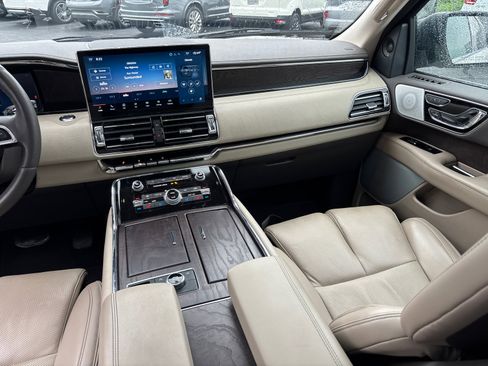 Certified 2023 Lincoln Navigator Reserve AWD/4WD image 30