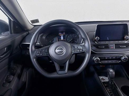 Certified 2025 Nissan Altima 2.5 S FWD image 18