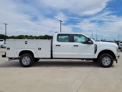 New 2026 Ford F250 XL w/ XL Chrome Package image 2