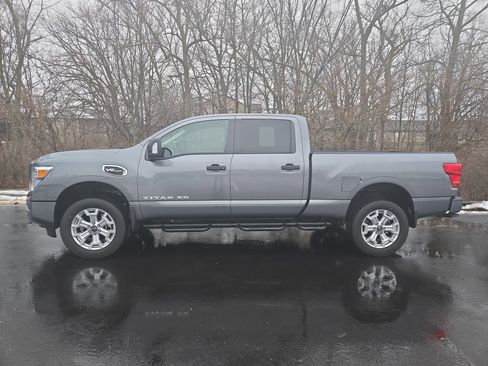 Used 2024 Nissan Titan SV w/ SV Convenience Package image 5