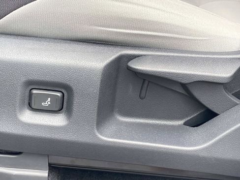 Used 2025 Toyota Tacoma TRD Off-Road AWD/4WD image 19