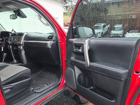 Used 2020 Toyota 4Runner SR5 image 10