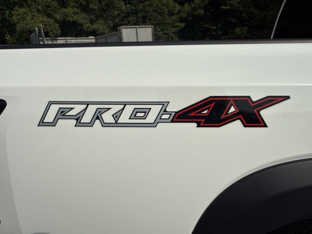 Used 2026 Nissan Frontier PRO-4X AWD/4WD image 12