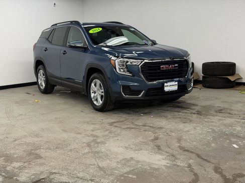 Certified 2024 GMC Terrain SLE w/ Driver Convenience Package image 2