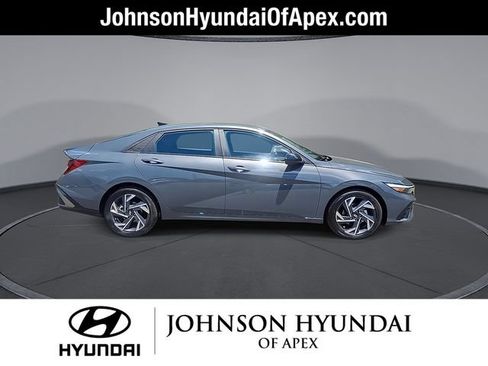 Certified 2025 Hyundai Elantra Sport FWD image 10