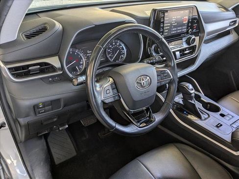 Used 2020 Toyota Highlander XLE FWD image 10