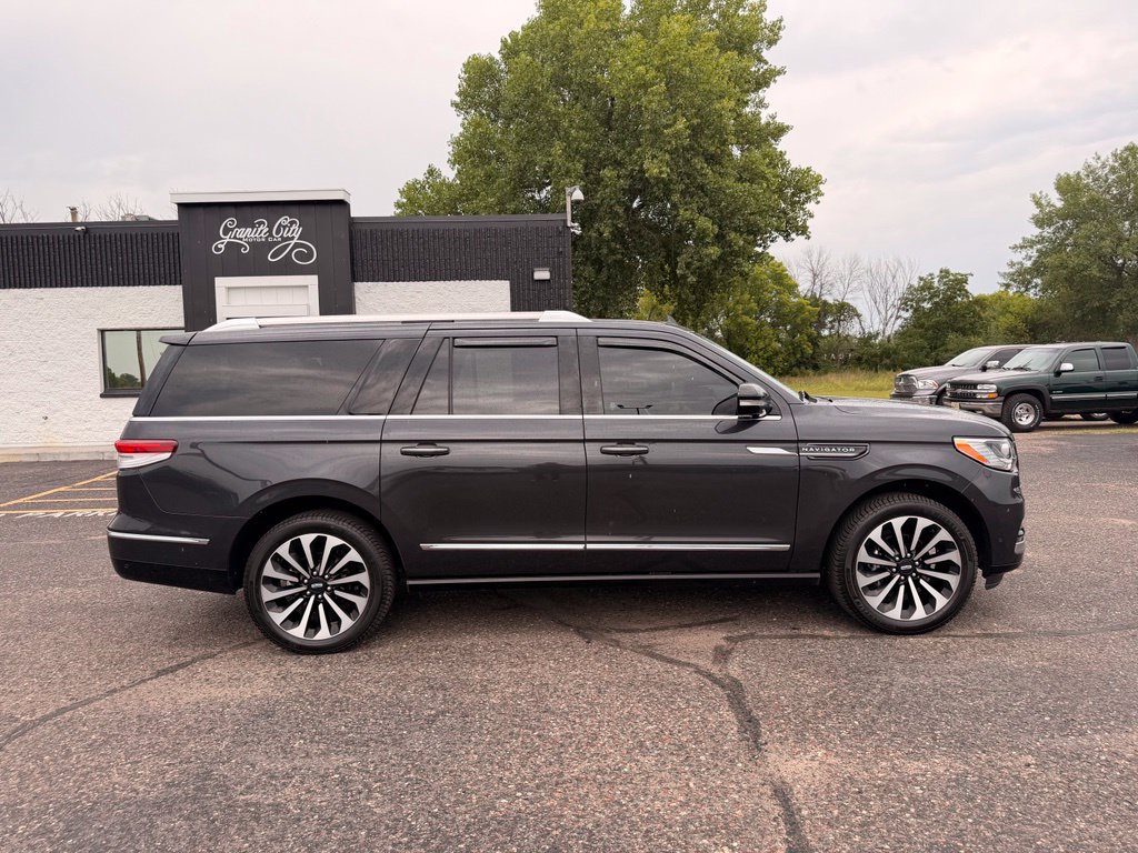 Used 2022 Lincoln Navigator L Reserve AWD/4WD image 3