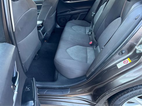 Used 2018 Toyota Camry LE FWD image 11