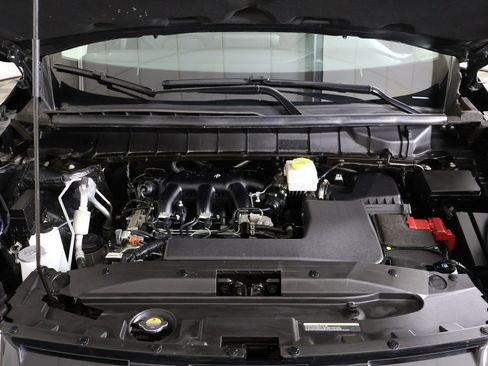 Used 2024 Nissan Pathfinder S image 18