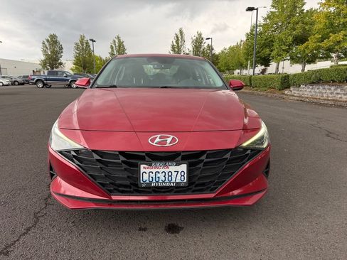 Used 2023 Hyundai Elantra SEL FWD image 2