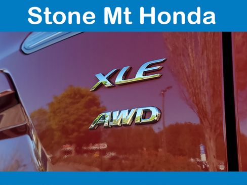 Used 2023 Toyota Corolla Cross XLE image 7